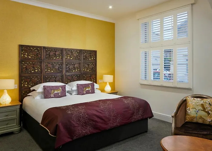 Top Hotels in Windsor Offering Refreshing Pool Amenities