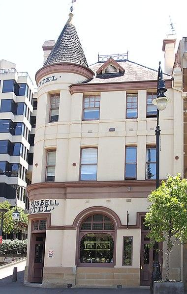 Russel Hotel