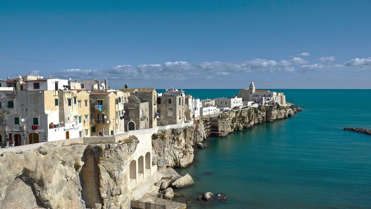 5 wine and food routes in Apulia