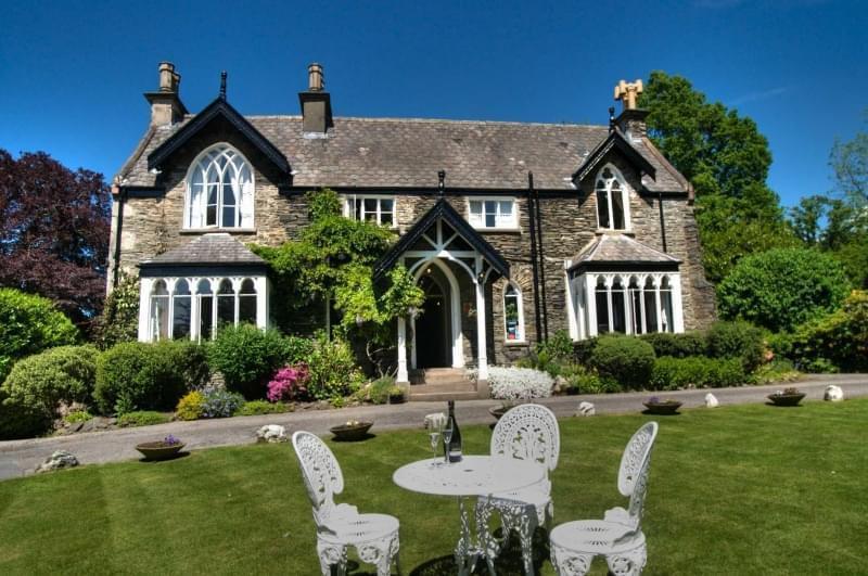 Cedar Manor Hotel and Restaurant 