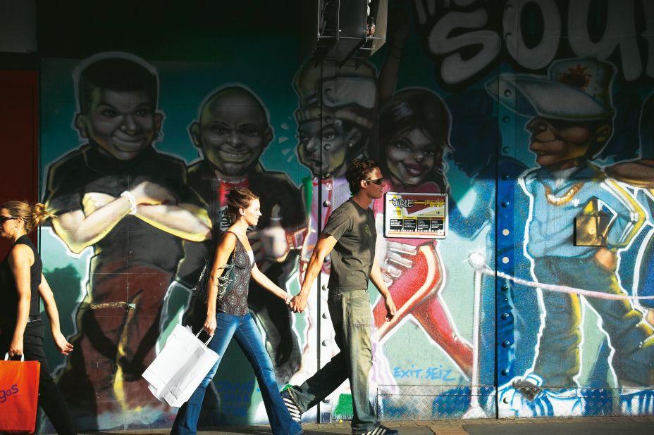 Hot neighborhoods in the suburbs are just a few miles upstream from the city center. Fortitude Valley, or the Valley, has a vibrant restaurant and bar scene.