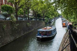 18. Dine onboard the London Shell Co  Seafood Champagne and a scenic sunset tour along the Regents Canal  what could be...